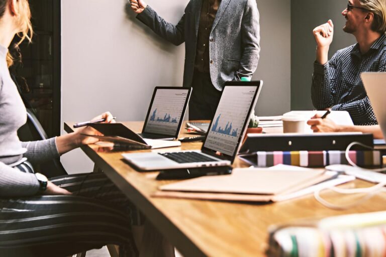 Quer Ser Respeitado Sem Soar Arrogante? Aprenda a Ter Postura Firme na Liderança com Equilíbrio